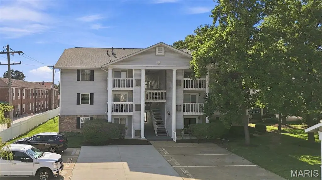 667 S Kirkwood RD #202, St Louis, MO 63122