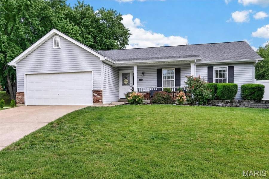 708 Woodland Ridge DR, St Peters, MO 63376