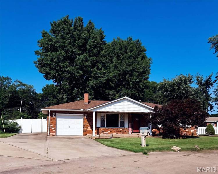 1613 Wellington DR, Granite City, IL 62040