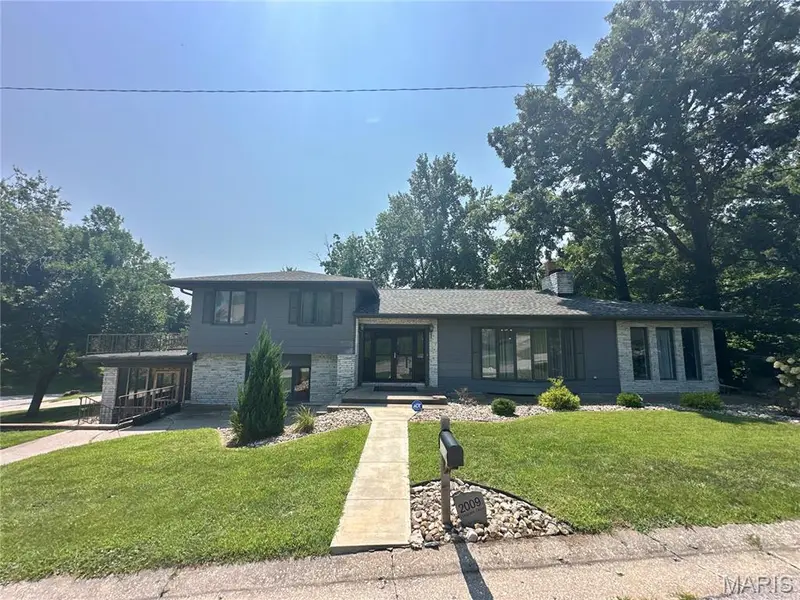 2009 Crescent DR, Hannibal, MO 63401