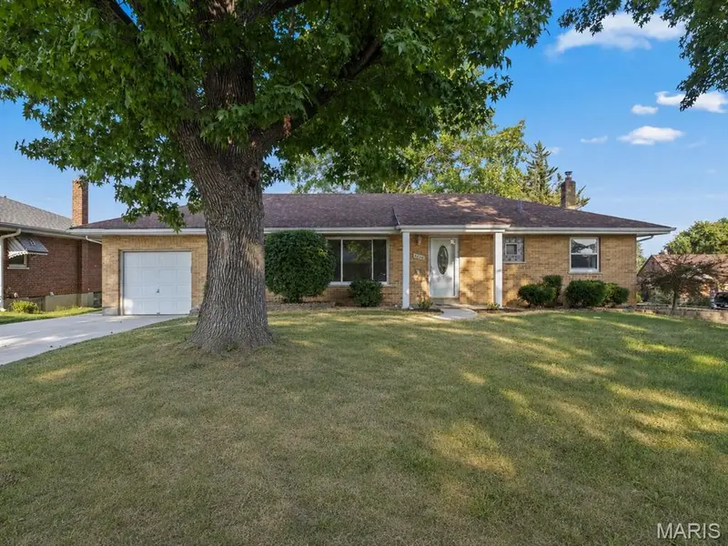 9228 Kenstan CT, Unincorporated, MO 63123
