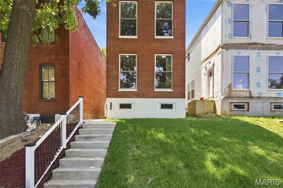 2734 Geyer AVE, St Louis, MO 63104