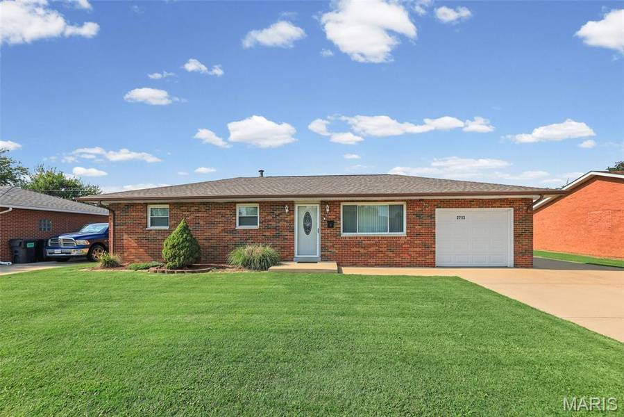 2713 Angela DR, Granite City, IL 62040
