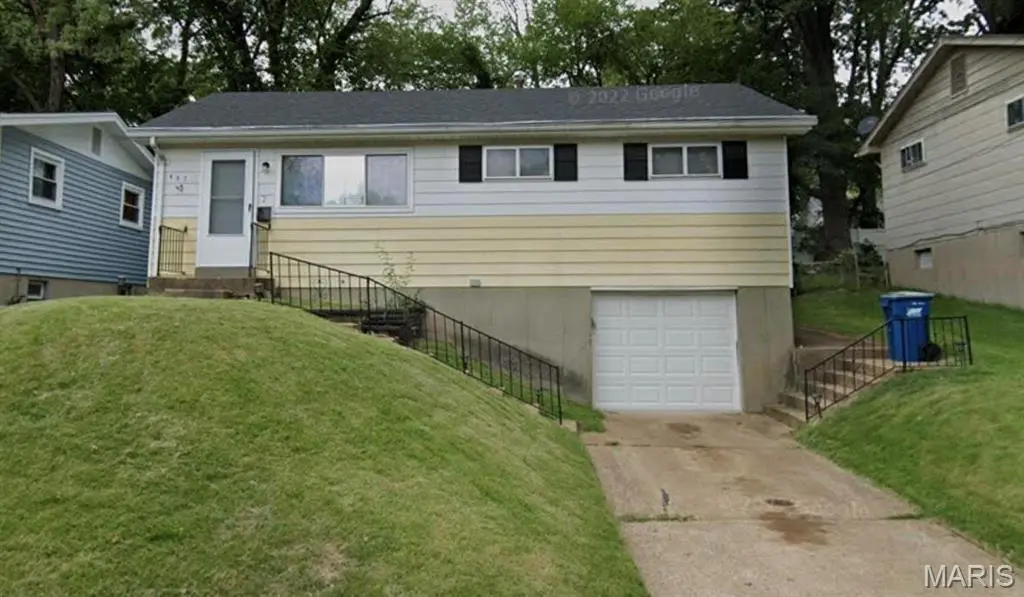 607 Superior DR, St Louis, MO 63135