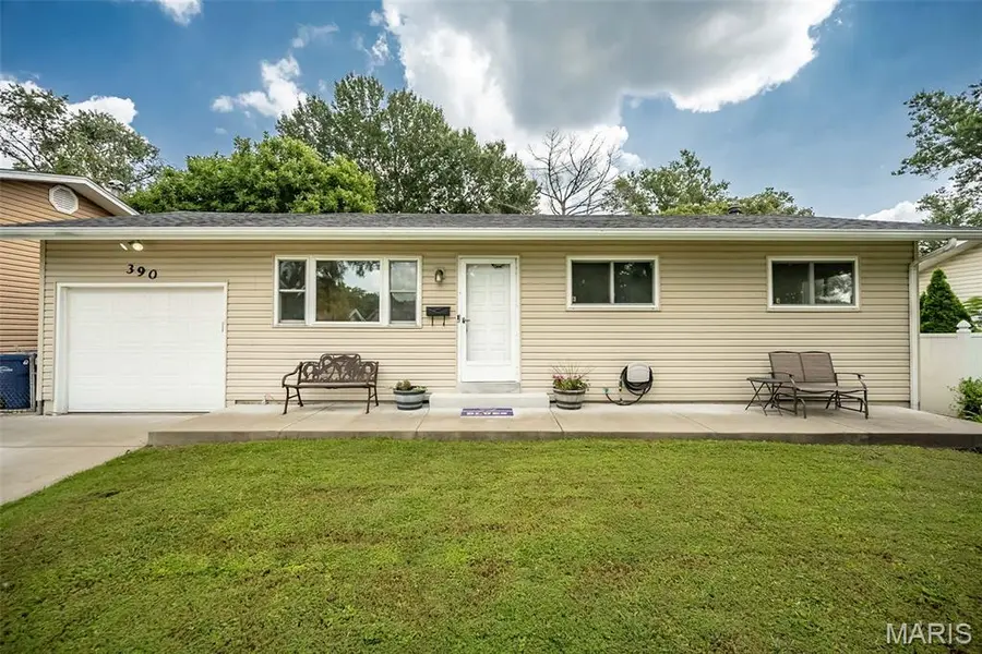 390 S Saint Charles ST, Florissant, MO 63031