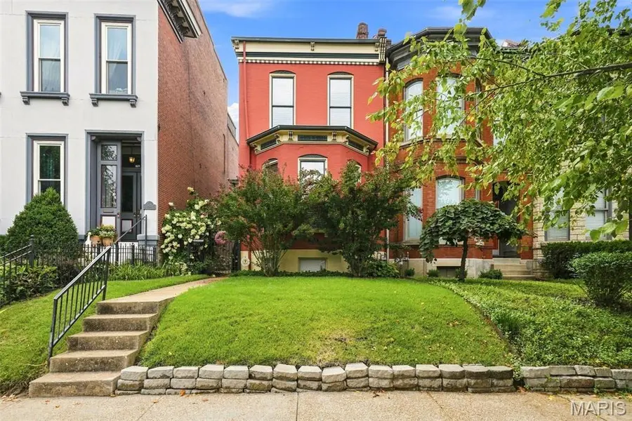 1923 S Compton AVE, St Louis, MO 63104