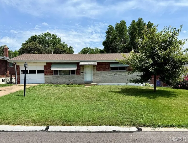 317 Earlsfield LN, St Louis, MO 63125