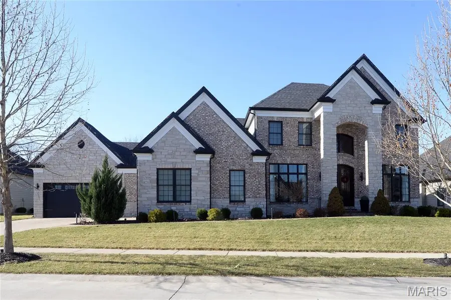 17016 Lakeside RDG, Chesterfield, MO 63005