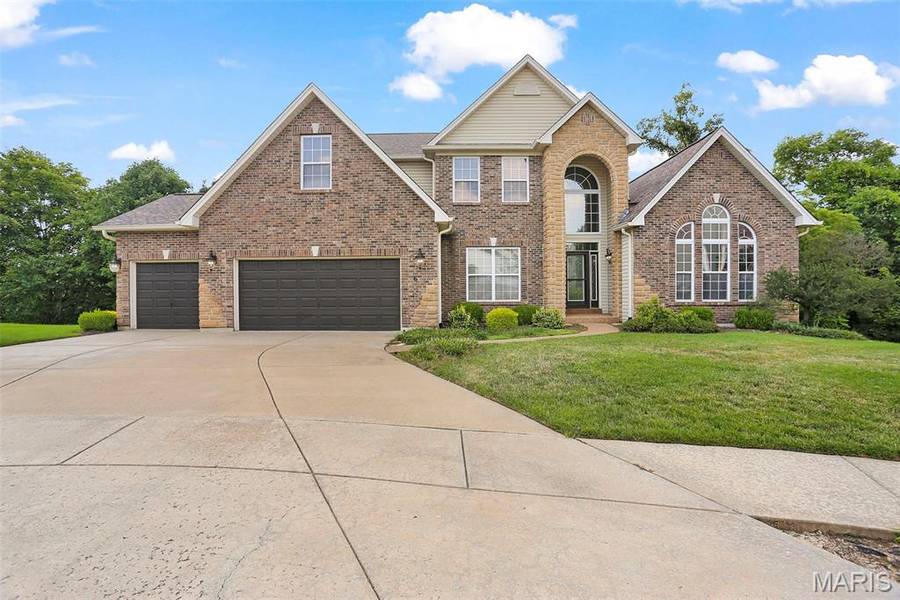 6 Crestwyck CT, Lake St Louis, MO 63367