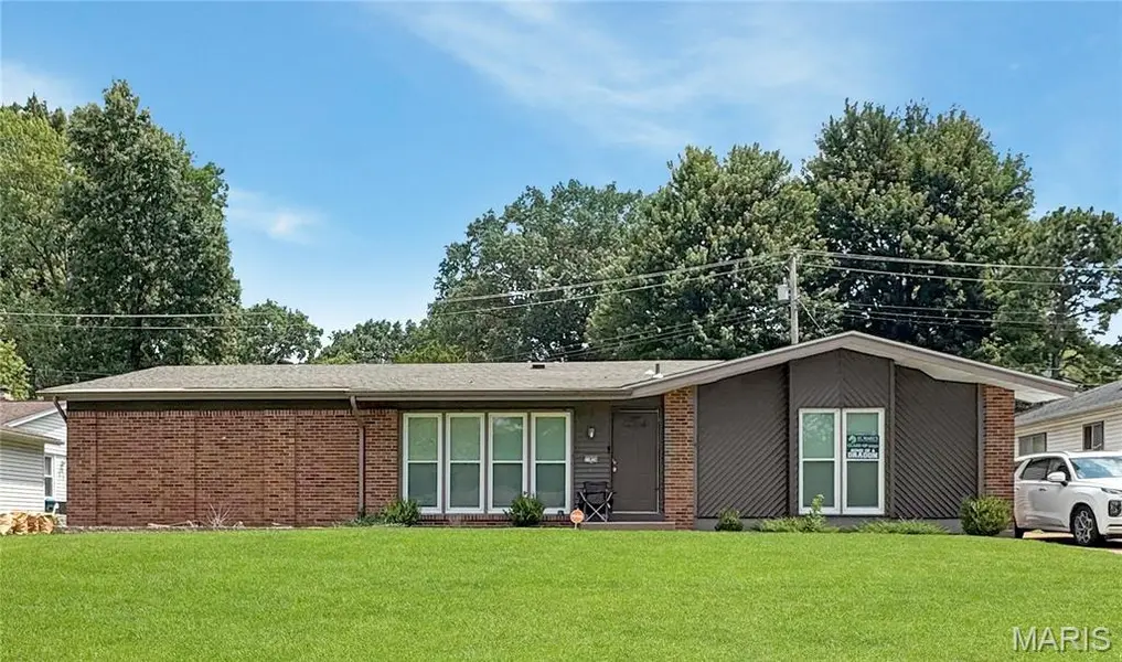 11826 Hidden Lake DR, St Louis, MO 63138