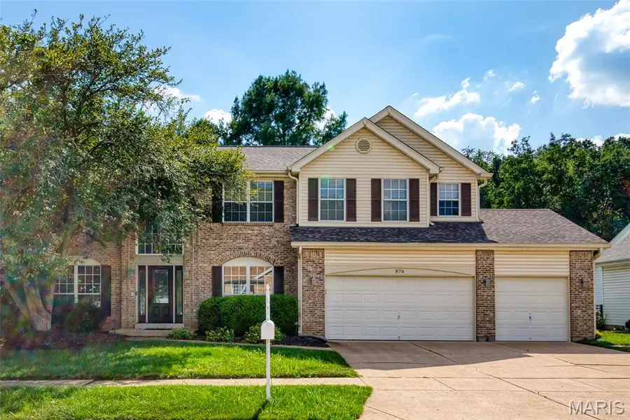 876 Kiefer Trails DR, Ballwin, MO 63021
