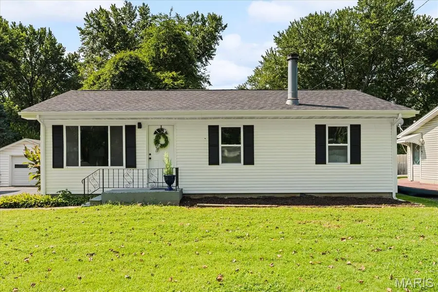 9106 Summit DR, Fairview Heights, IL 62208