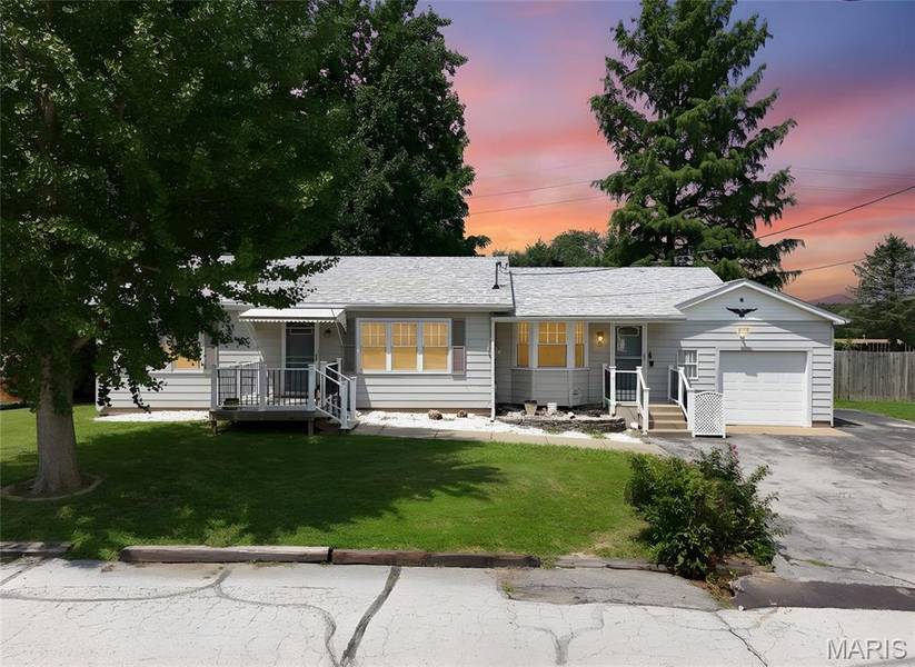 5 Anthony CT, Arnold, MO 63010