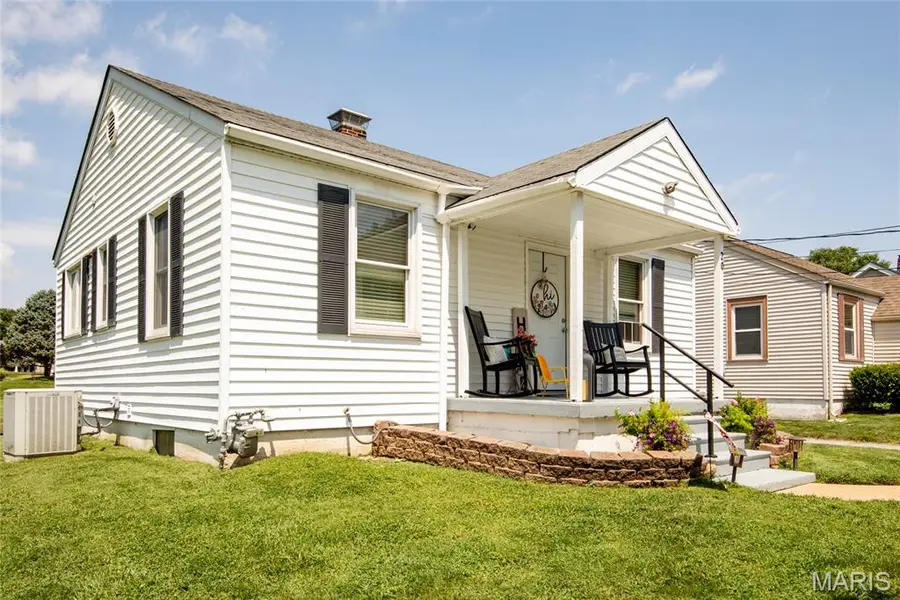 20 Janet DR, Belleville, IL 62226