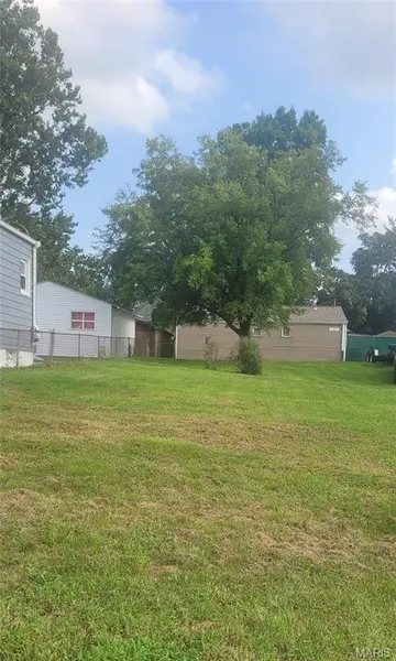 126 W Cartwright AVE, St Louis, MO 63125