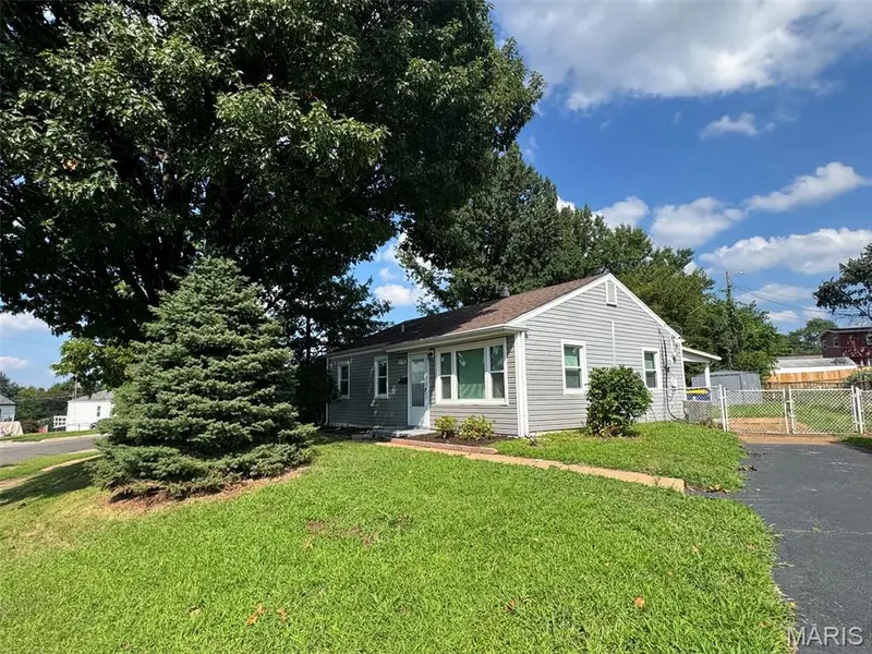 3148 Saint David LN, St Ann, MO 63074