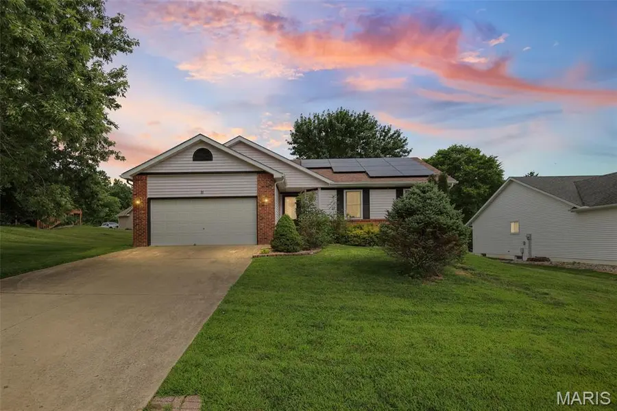 81 Englewood DR, Glen Carbon, IL 62034