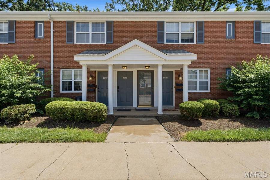 8916 N Swan CIR, St Louis, MO 63144