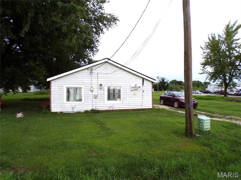 704 W Olive ST, Vandalia, MO 63382