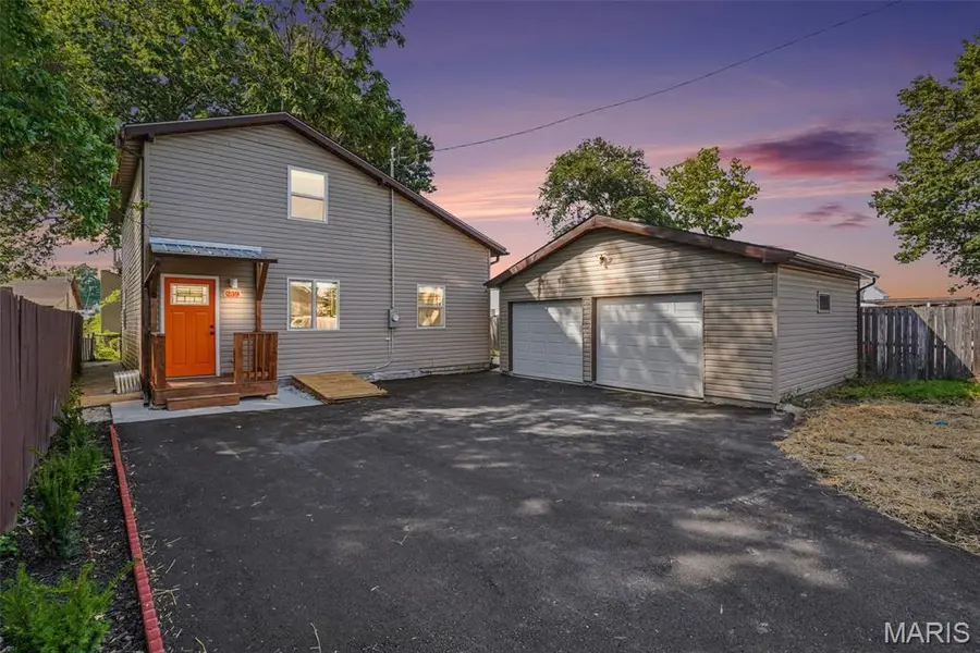 239 Dammert AVE, Lemay, MO 63125