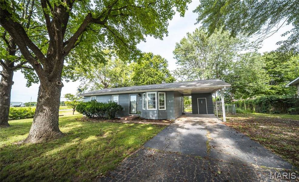 1 Marion DR, St James, MO 65559