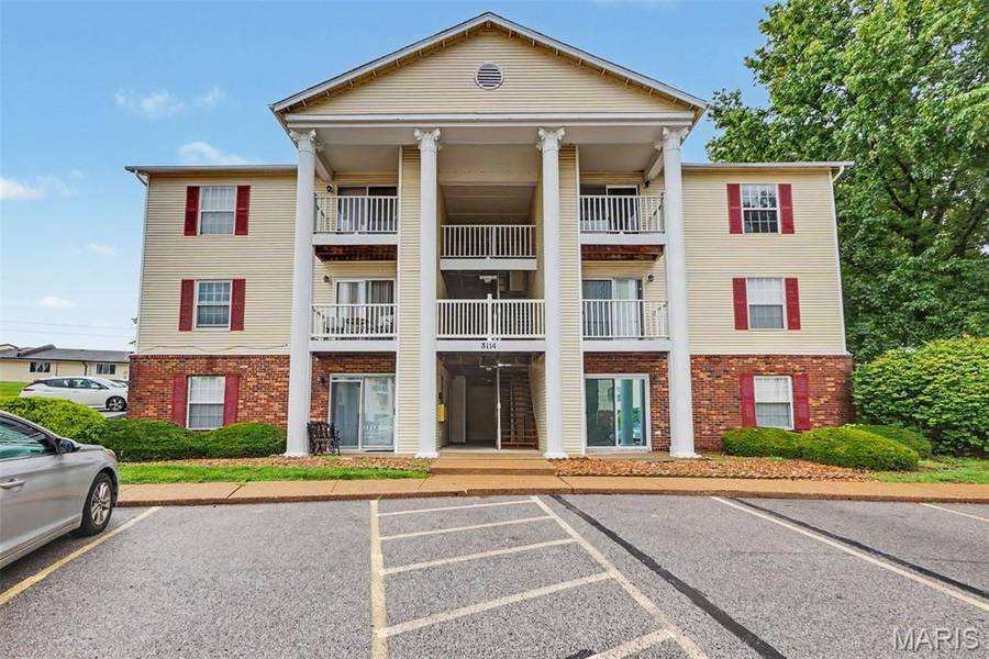3114 Edwards PL #303, Maryland Heights, MO 63043