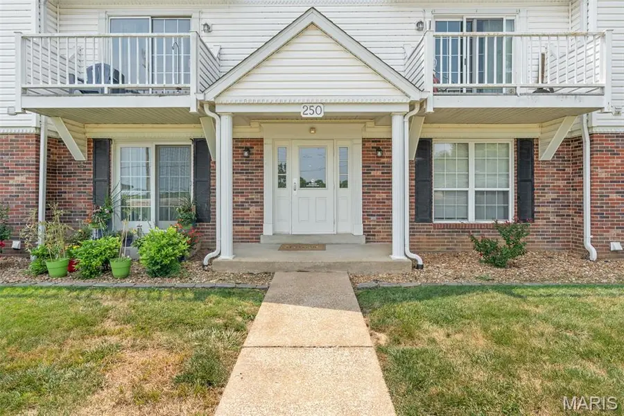 254 Carriage CT, Washington, MO 63090