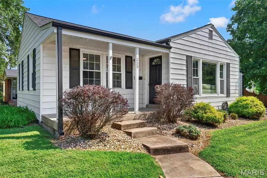 229 Quan AVE, Kirkwood, MO 63122