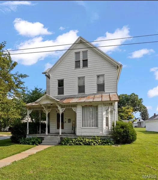 114 W Pine ST, Red Bud, IL 62278