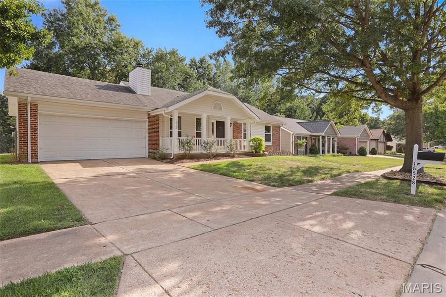 16528 Forest Pine DR, Wildwood, MO 63011