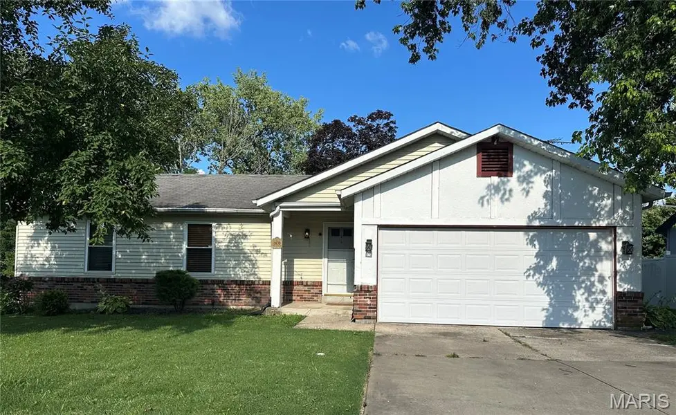 11630 Helenoak DR, Florissant, MO 63033