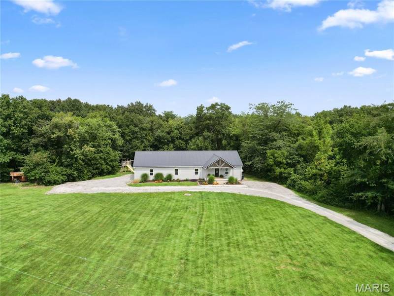 8485 Flat Bottom TRL, Hillsboro, IL 62049
