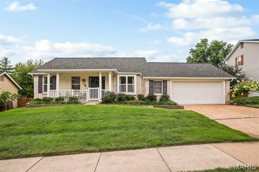 705 Stone Canyon DR, Ballwin, MO 63021