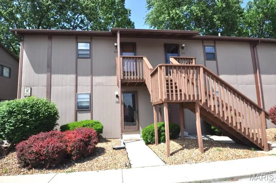 121 ASHLEY DR, Fairview Heights, IL 62208