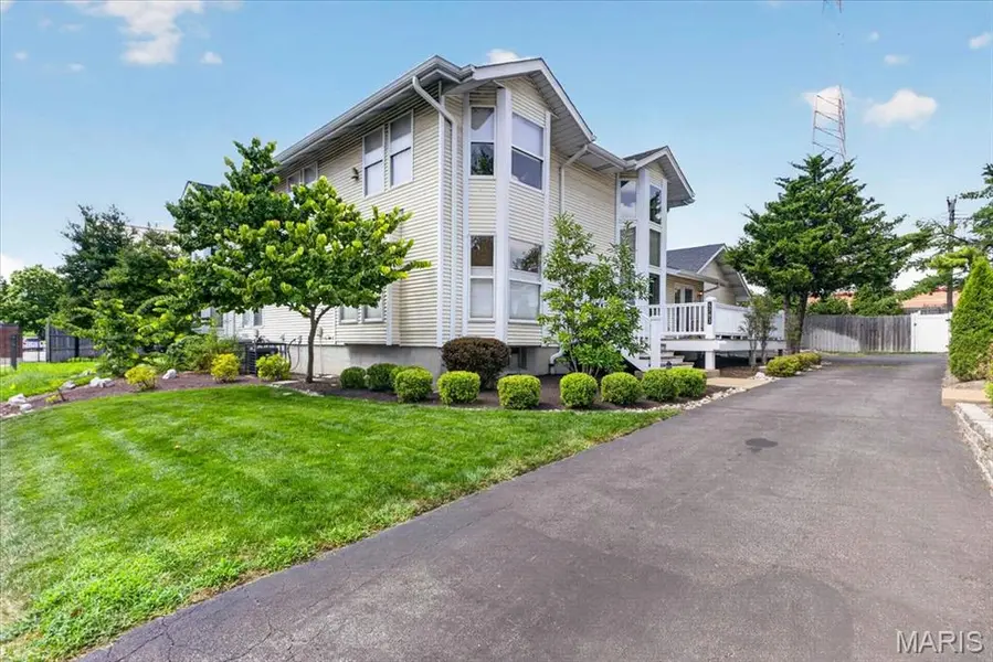 5783 Westminster PL, St Louis, MO 63112
