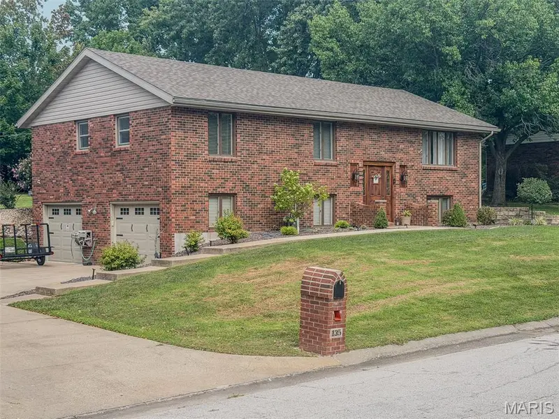 135 Pioneer TRL, Hannibal, MO 63401