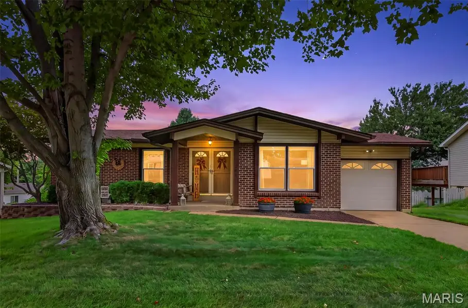 1486 El Camino DR, Florissant, MO 63031