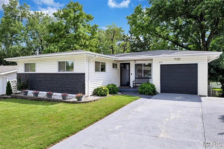 218 Martigney DR, St Louis, MO 63129
