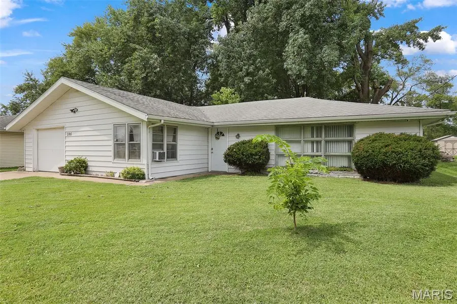 106 S Ruby LN, Fairview Heights, IL 62208