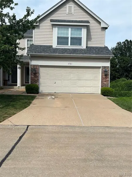 3781 Southern Manor DR, St Louis, MO 63125