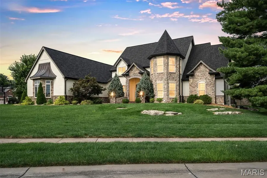 107 Place De Yeager, Lake St Louis, MO 63367