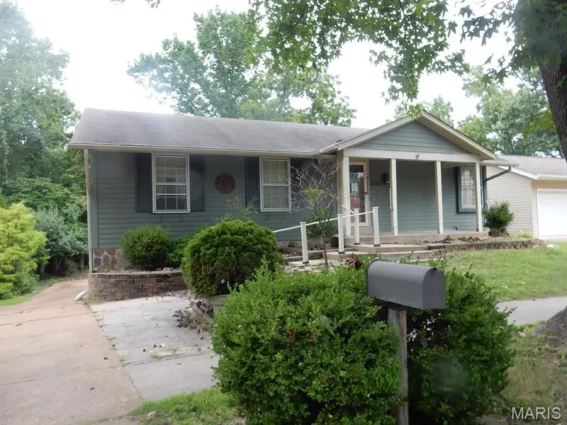 2321 Bennington PL, Maryland Heights, MO 63043