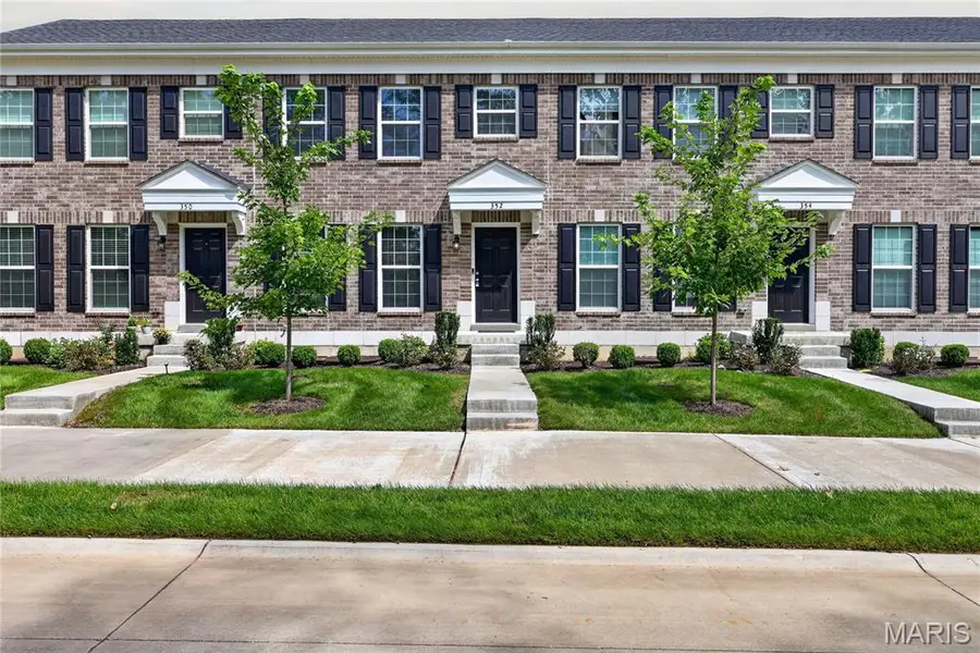 352 Fall Harvest Pkwy, Wentzville, MO 63385