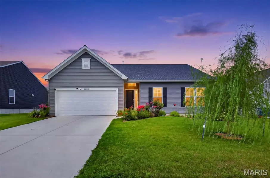 22707 Danison DR, Warrenton, MO 63383