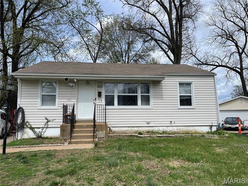 3519 Saint Blase LN, St Ann, MO 63074