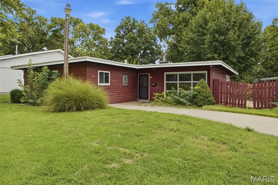 8443 Engler AVE, St Louis, MO 63114