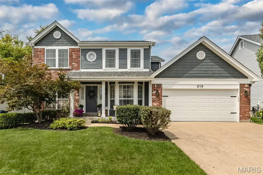 219 Cheval Square DR, Chesterfield, MO 63005