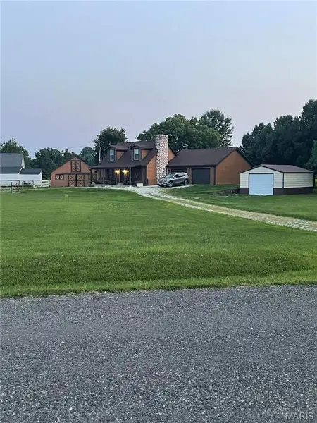 3337 Sand RD, Edwardsville, IL 62025