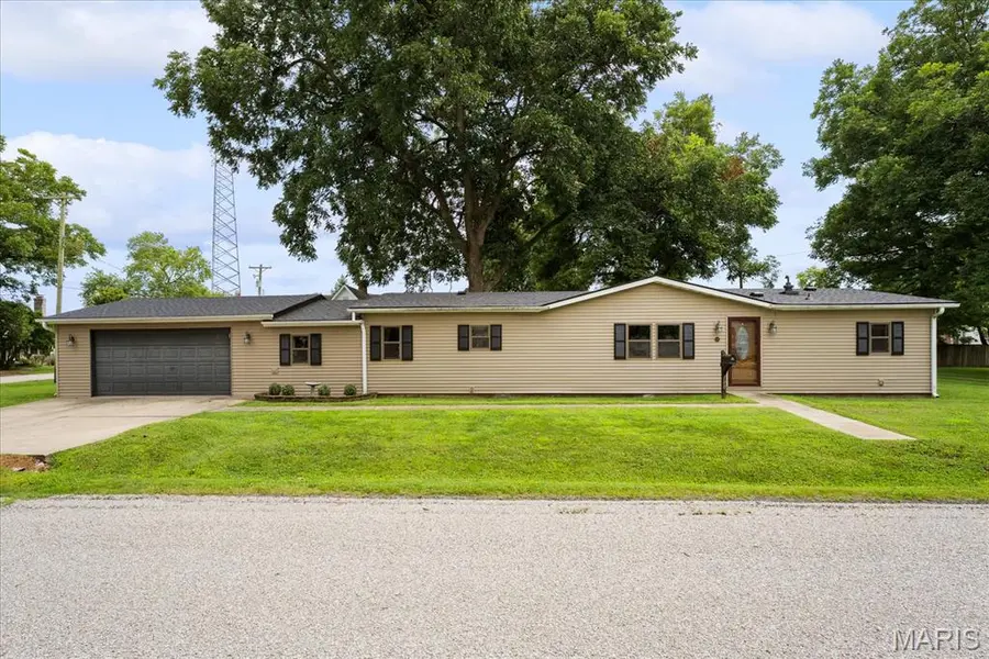 100 W Kentucky ST, Trenton, IL 62293