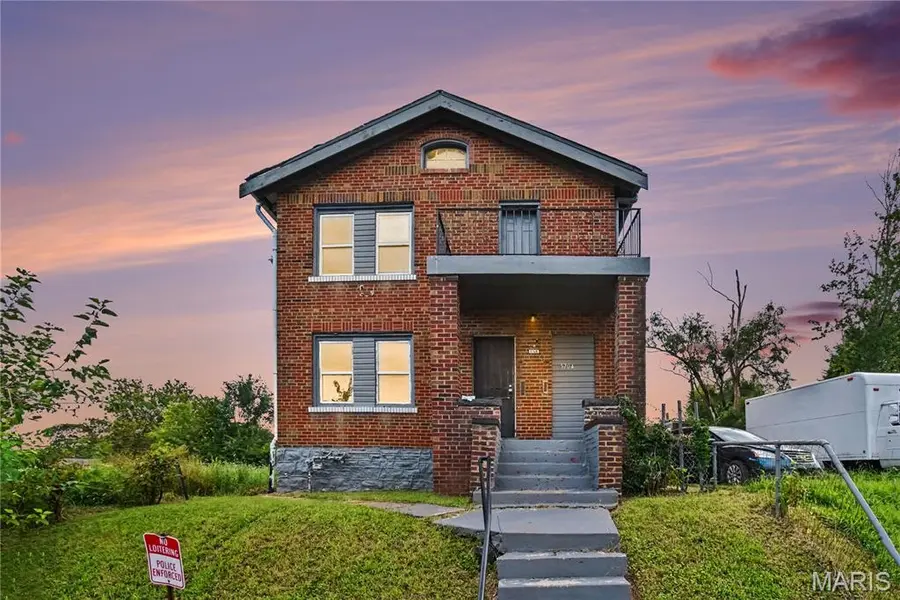 5704 Labadie AVE, St Louis, MO 63120